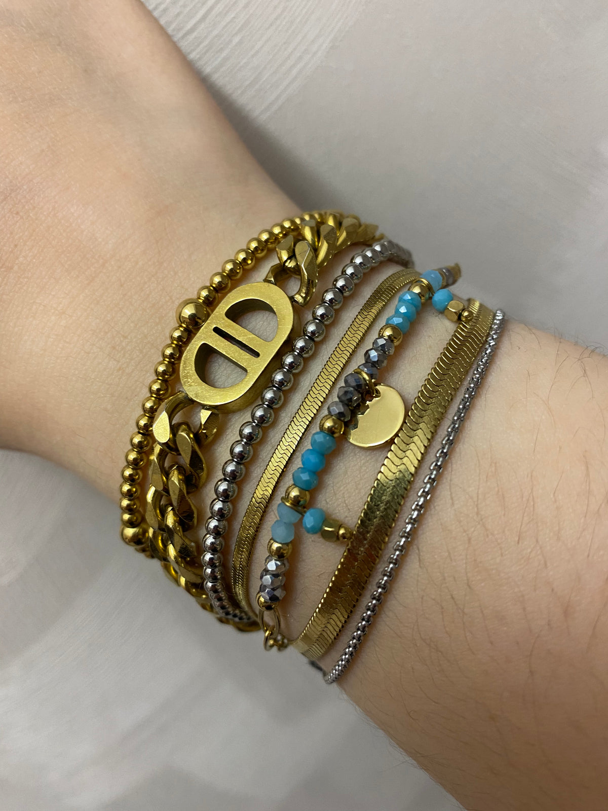 Hoe kun je het beste sieraden mixen en matchen?