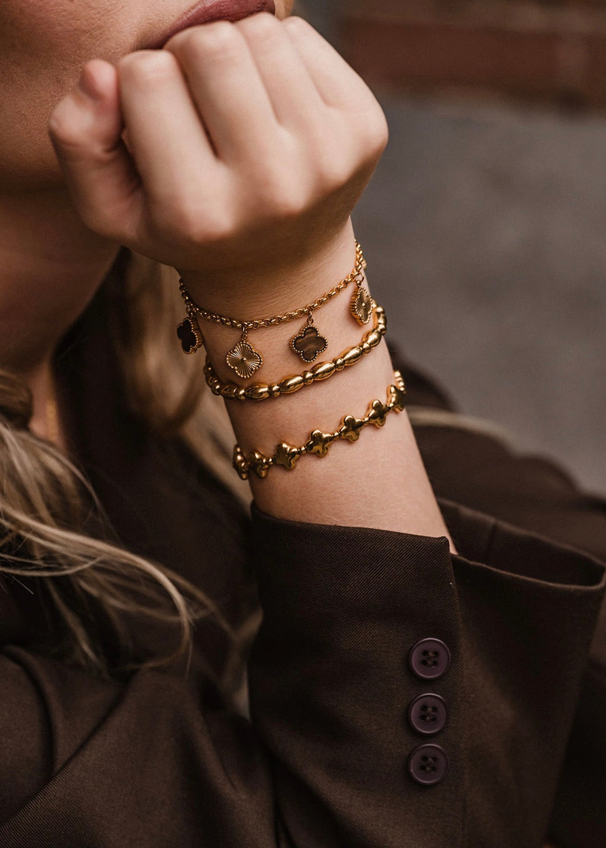 By Shir | luxe klaver armband bruin