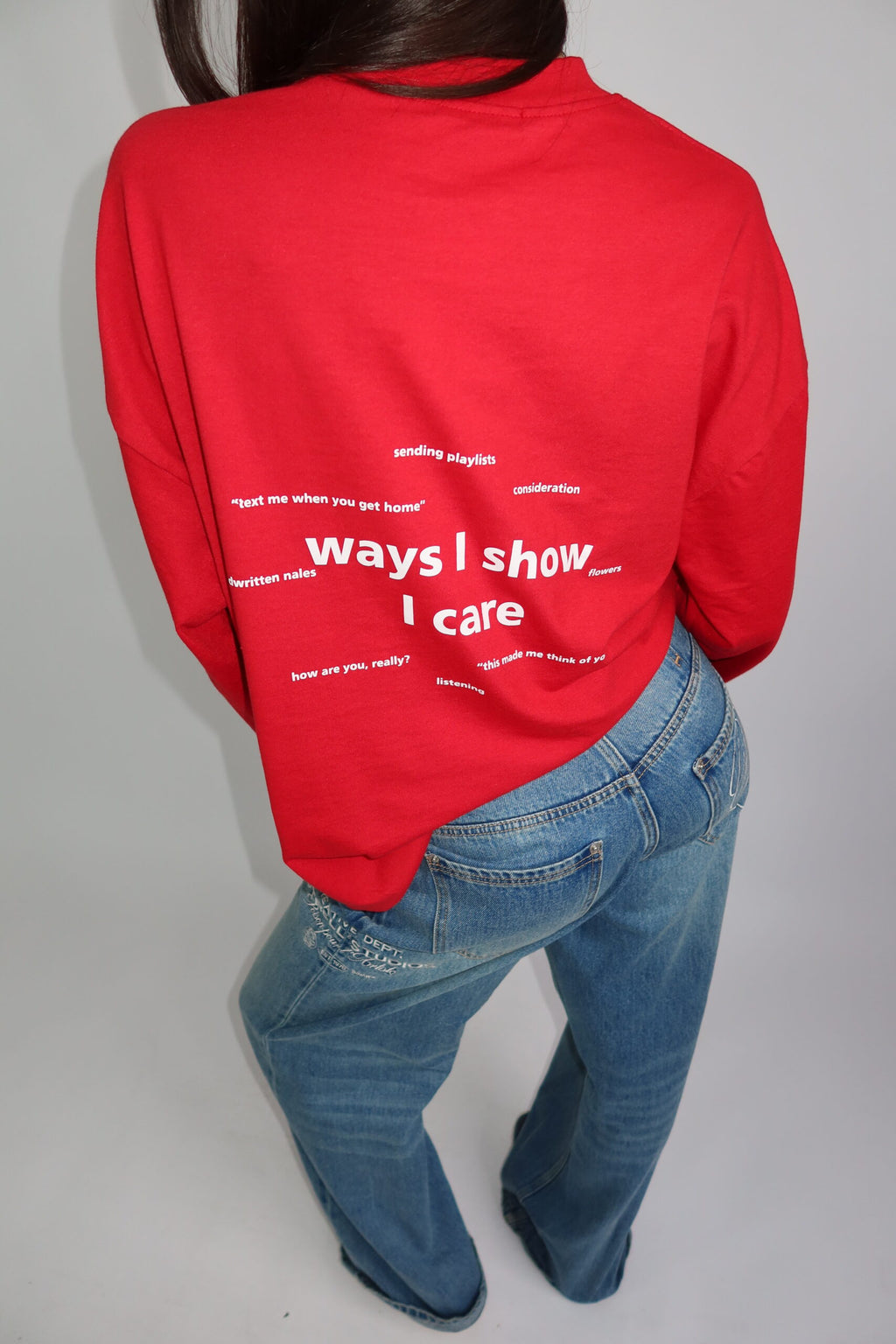 Priority - back print longsleeve rood pre order